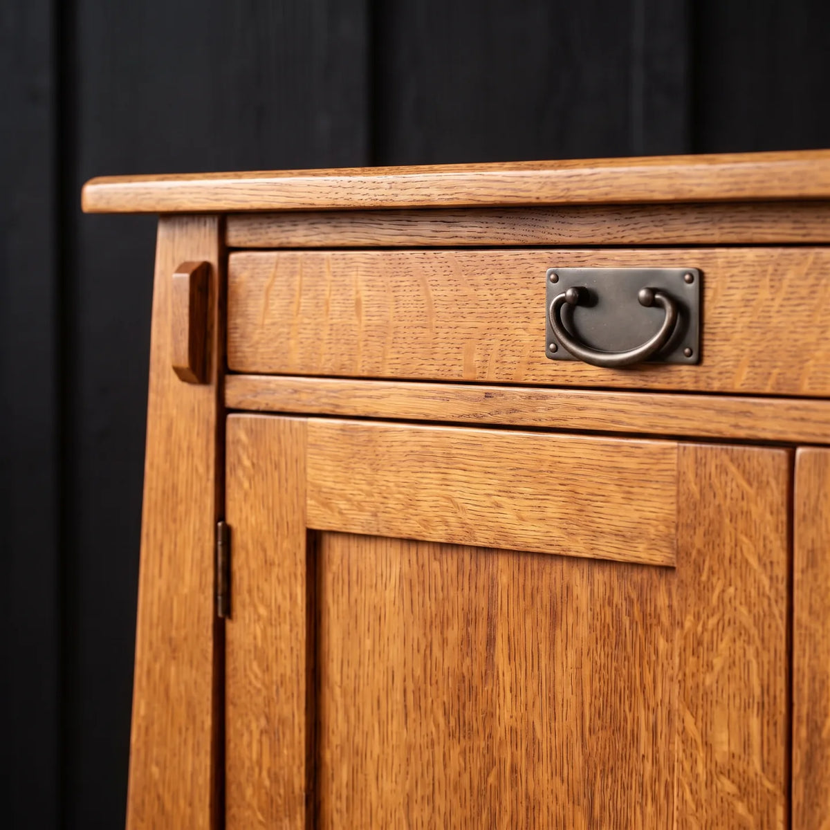 Bungalow 3-Door Console - Country