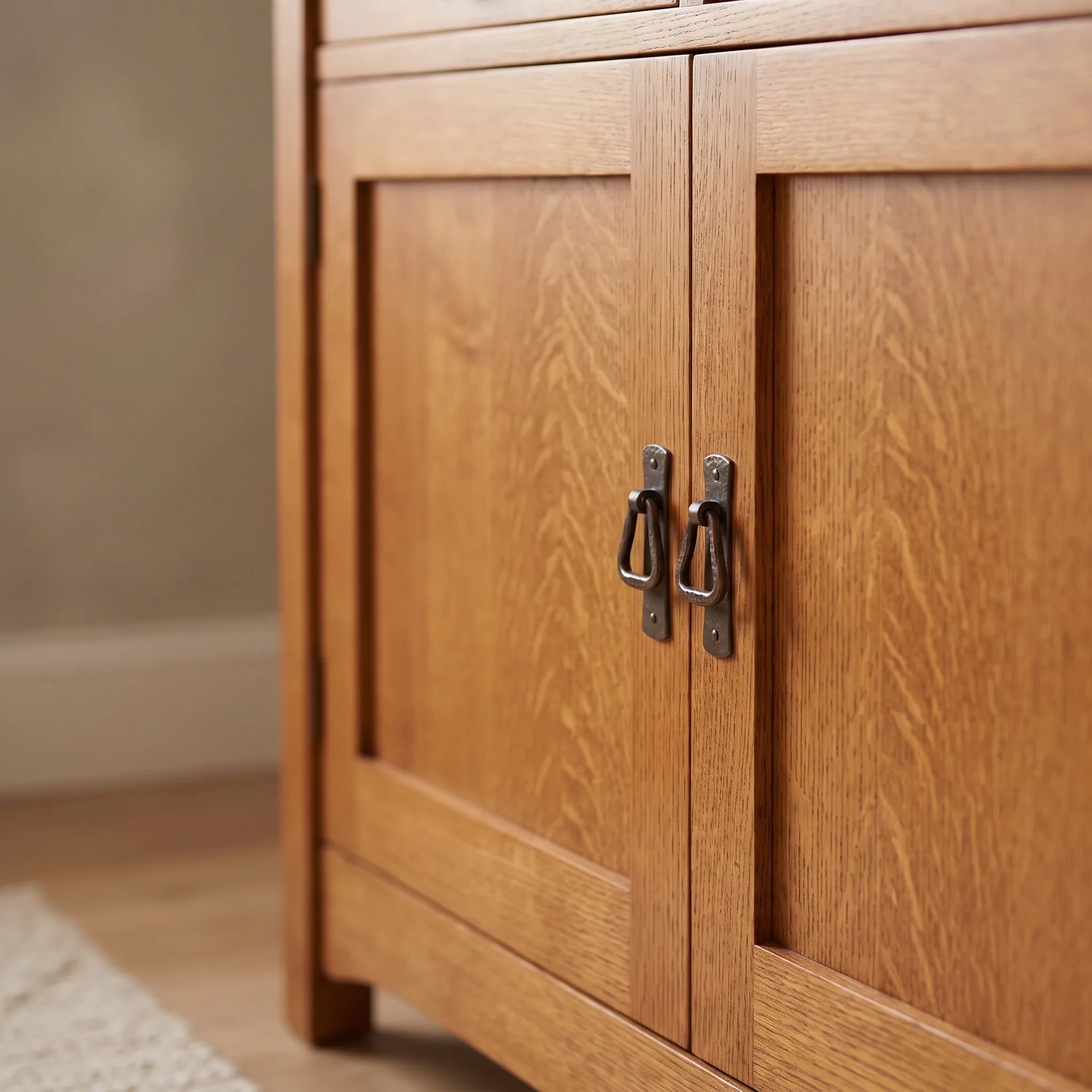 Mission 3-Door Console - Solid Oak — close-up detail
