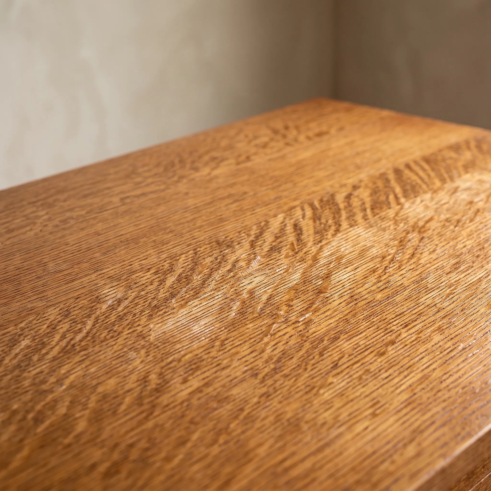 Mission 1-Drawer Desk - Solid Oak — quarter-sawn wood grain detail