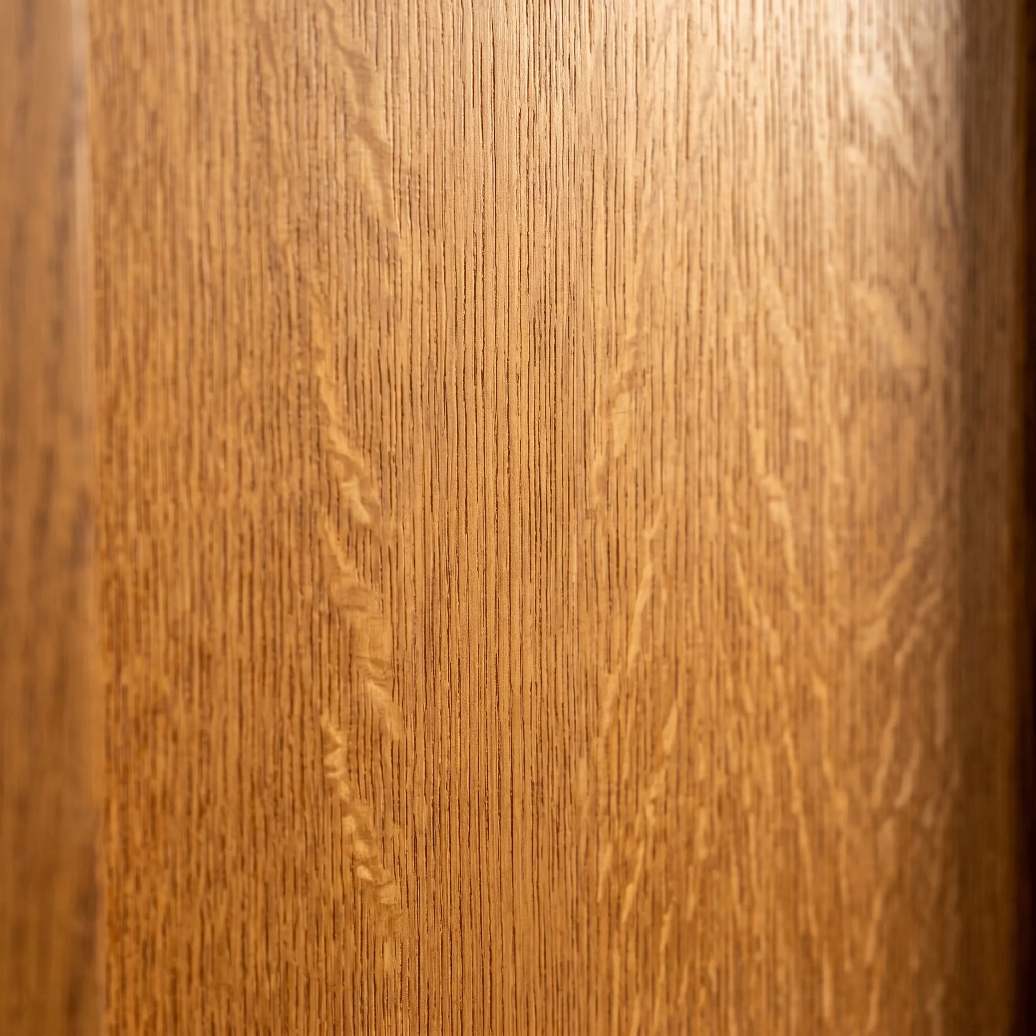 84" Bookcase - Solid Oak — quarter-sawn wood grain detail