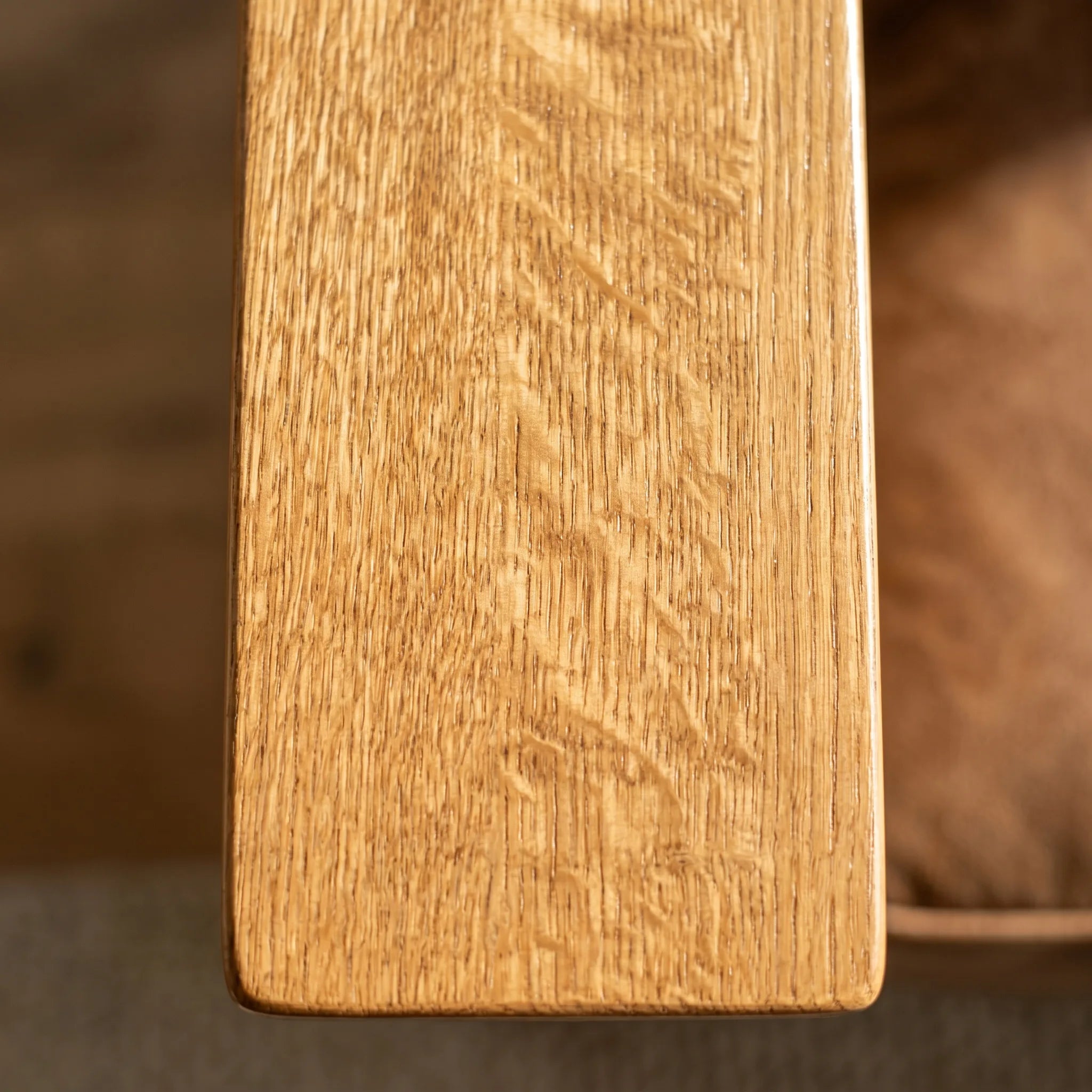 Sofa - Solid Oak — quarter-sawn wood grain detail
